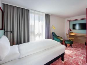 Un pat sau paturi într-o cameră la ibis Styles Klagenfurt am Woerthersee