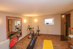 The fitness centre and/or fitness facilities at Ferienhaus Resi & Obermoser