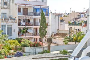 Gallery image of Ghat Apartments Montroig in Sitges