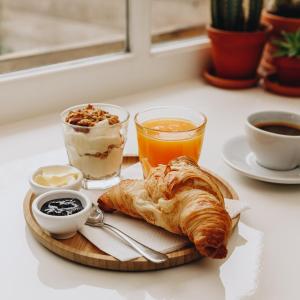 Breakfast options available to guests at Koffie&kussens
