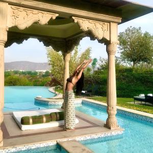 Bazén v ubytování Tree of Life Resort & Spa Jaipur nebo v jeho okolí