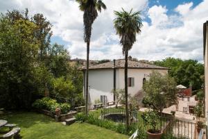 A garden outside Borgo Grondaie