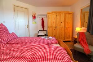 a bedroom with a red and white checkered bed at Landhaus-Vintage, Fe-Wo Apartment 3 in Schluchsee