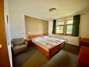Postel nebo postele na pokoji v ubytování Hotel Modrava