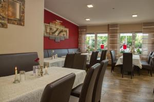 Restaurant o un lloc per menjar a Wellnesshotel deine Auszeit, Adults only