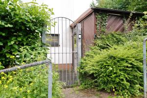 Ein Garten an der Unterkunft Seven