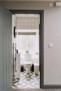 a bathroom with a toilet and a sink at Sgwd Gwladys Lodge in Pont-Nedd-Fechan