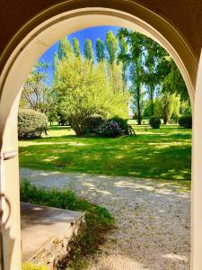 an archway with a view of a park at Domaine de l'Augeonnière in Villandry
