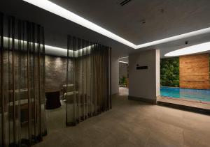 المسبح في Dundar Hotel & Spa أو بالجوار