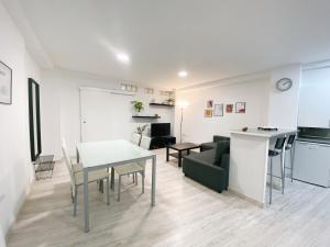 Kuchyňa alebo kuchynka v ubytovaní GMC Turistics - Great Apartment for Groups & Families