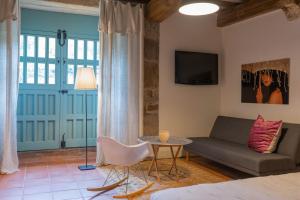 a living room with a couch and a table at Casa Rural Priorato San Martín in Amés