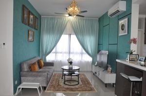 Posezení v ubytování AmySity Homestay Gandaria Modern Lifestyle walking distance to Hub Shopping Centre at Sek 9 Bangi Sentral With Netflix