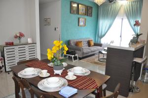 Posezení v ubytování AmySity Homestay Gandaria Modern Lifestyle walking distance to Hub Shopping Centre at Sek 9 Bangi Sentral With Netflix