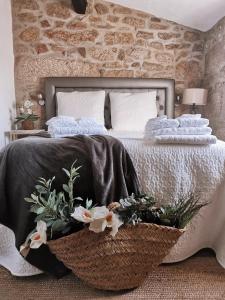 a bedroom with a bed with flowers in a basket at Casa da Nogueira in Arcos