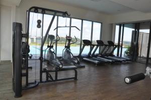 Fitness centrum a/nebo fitness zařízení v ubytování AmySity Homestay Gandaria Modern Lifestyle walking distance to Hub Shopping Centre at Sek 9 Bangi Sentral With Netflix
