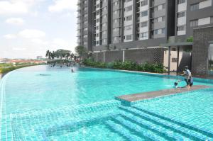 Bazén v ubytování AmySity Homestay Gandaria Modern Lifestyle walking distance to Hub Shopping Centre at Sek 9 Bangi Sentral With Netflix nebo v jeho okolí