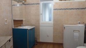 a bathroom with a sink and a toilet and a shower at Appartement tout confort 2-4 personnes Joyeuse-ARDECHE in Joyeuse