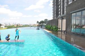 Bazén v ubytování AmySity Homestay Gandaria Modern Lifestyle walking distance to Hub Shopping Centre at Sek 9 Bangi Sentral With Netflix nebo v jeho okolí