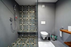 Ένα μπάνιο στο Apartments INN Baska Voda +32 φωτογραφίες