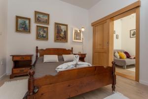 Historic center Hvar town- a few steps from the main square客房内的一张或多张床位