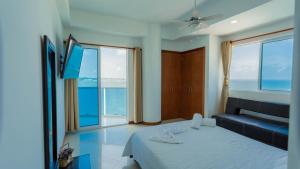 a bedroom with a bed with a view of the ocean at Poseidon Lake Apartments in Cartagena de Indias