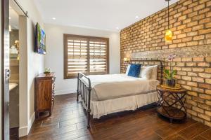 Ein Bett oder Betten in einem Zimmer der Unterkunft Cavalier South Beach Hotel