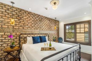 Ein Bett oder Betten in einem Zimmer der Unterkunft Cavalier South Beach Hotel
