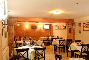 a restaurant with tables and chairs in a room at Hotel Belleville in Iaşi