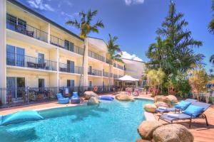 Kolam renang di atau dekat dengan Cairns Queenslander Hotel & Apartments