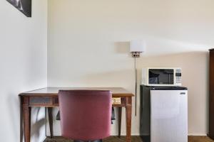 Kuchyň nebo kuchyňský kout v ubytování Americas Best Value Inn Lockhart TX