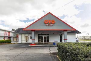 a gas station with an oo sign on it at OYO Hotel Jennings I-10 in Jennings