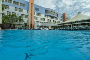 a large swimming pool in front of a building at Carlton Al Moaibed Hotel in Dammam