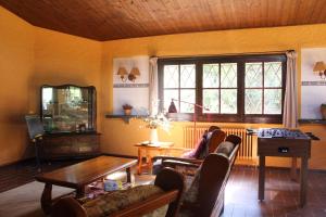 a living room with a table and chairs and a window at Hostal l´Ou de Reig in Montseny