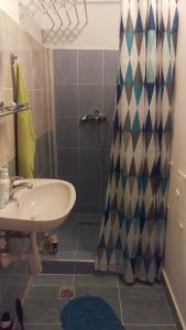 a bathroom with a sink and a shower at Studio apartman Ela in Travnik