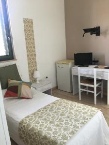 Televízia a/alebo spoločenská miestnosť v ubytovaní Paradiso della Zagara