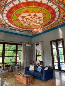 Tree of Life Resort & Spa Varanasi的休息区