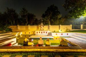 Tree of Life Resort & Spa Varanasi内部或周边的泳池