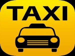 un panneau de taxi jaune avec le mot taxi dans l'établissement 2 King Beds with Taxi Meetgreet service, à Thung Si Kan