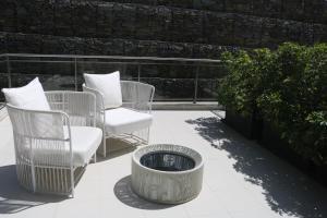 Ein Sitzbereich in der Unterkunft LBV House Hotel