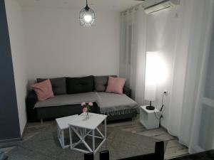 A seating area at Apartman Petreš