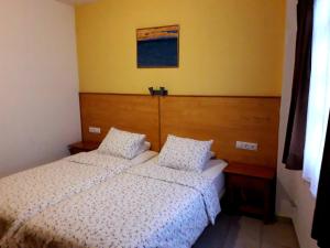 Ένα ή περισσότερα κρεβάτια σε δωμάτιο στο Apartamentos La Fuente