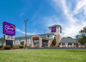 Κήπος έξω από το Sleep Inn & Suites Port Clinton