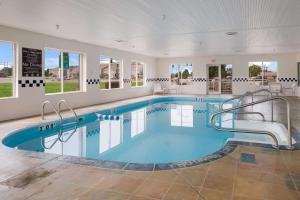 a swimming pool in a large room with at Sleep Inn & Suites in Port Clinton