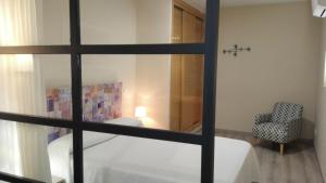 A bed or beds in a room at Apartamento El Aljibe de la Luz