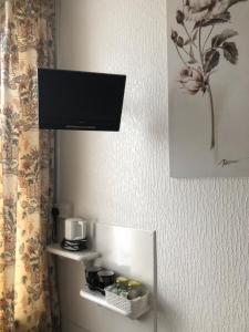 Příslušenství pro přípravu čaje a kávy v ubytování Melrose Hotel + 37 fotografií