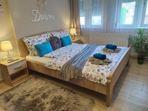 Posteľ alebo postele v izbe v ubytovaní Silver Apartman