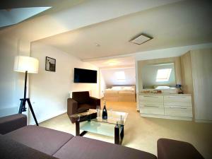 Telewizja i/lub zestaw kina domowego w obiekcie Hotel & Restaurant Pod Kaštany