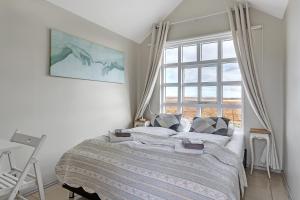 A bed or beds in a room at Guesthouse Vatnsholt
