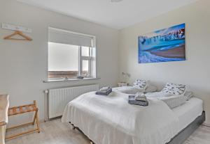 A bed or beds in a room at Guesthouse Vatnsholt