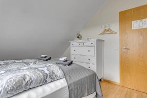 A bed or beds in a room at Guesthouse Vatnsholt